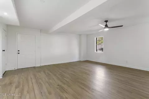 Living - 441 Arundel Dr, Brandon, MS 39047 photo 4 of 4