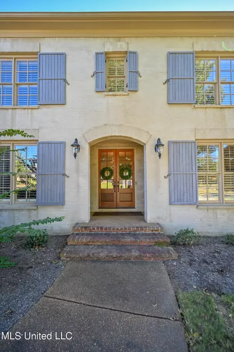 Exterior - 4786 Delbridge E Ct, Olive Branch, MS 38654 photo 7 of 13