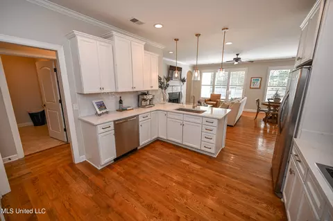 Kitchen - 4786 Delbridge E Ct, Olive Branch, MS 38654 photo 4 of 7