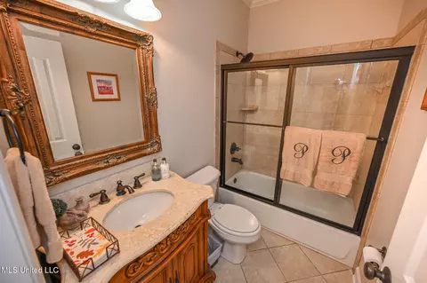 Bath - 4786 Delbridge E Ct, Olive Branch, MS 38654 photo 5 of 8