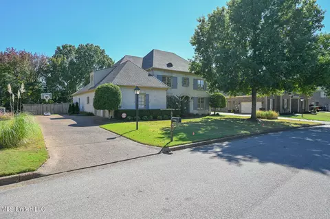 Exterior - 4786 Delbridge E Ct, Olive Branch, MS 38654 photo 6 of 13