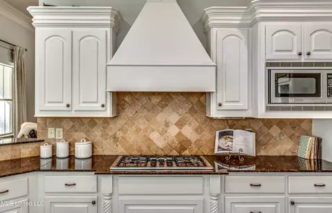 Kitchen - 136 Wind Dance Dr, Madison, MS 39110 photo 4 of 6