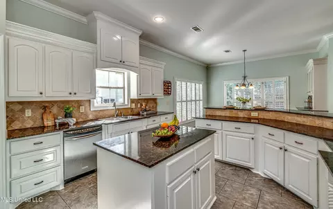 Kitchen - 136 Wind Dance Dr, Madison, MS 39110 photo 5 of 6