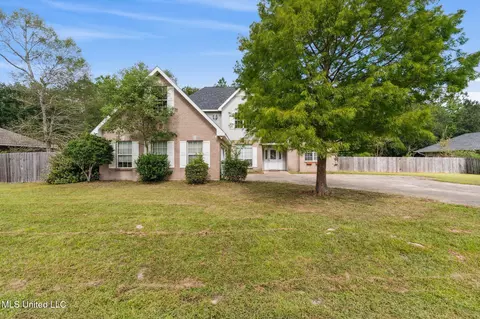 8940 Hanalei Cir, Diamondhead, MS 39525