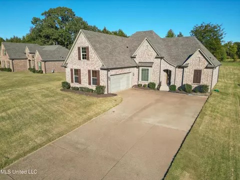 4894 Nelson Dr, Southaven, MS 38671