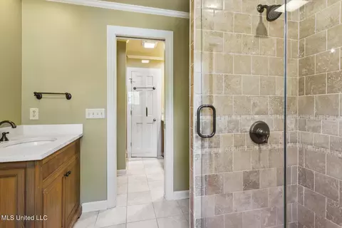 Bath - 2133 Brackenshire Cir, Jackson, MS 39211 photo 4 of 5