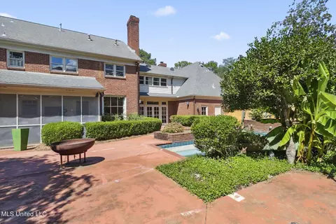 Exterior - 2133 Brackenshire Cir, Jackson, MS 39211 photo 7 of 7