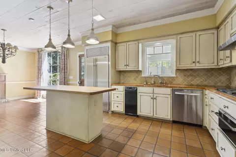 Kitchen - 2133 Brackenshire Cir, Jackson, MS 39211 photo 1 of 4