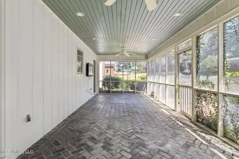Exterior - 2133 Brackenshire Cir, Jackson, MS 39211 photo 3 of 7