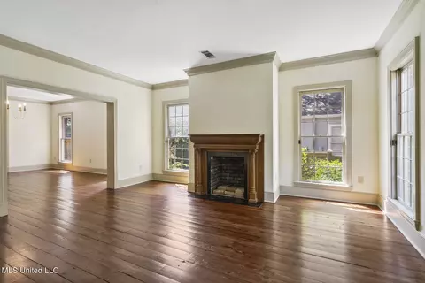 Living - 2133 Brackenshire Cir, Jackson, MS 39211 photo 1 of 4