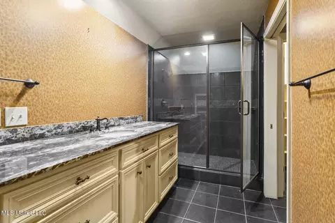 Bath - 2133 Brackenshire Cir, Jackson, MS 39211 photo 5 of 5