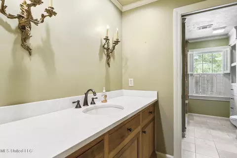 Bath - 2133 Brackenshire Cir, Jackson, MS 39211 photo 3 of 5