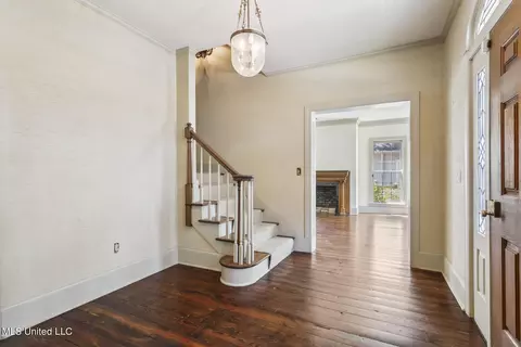 Entry Way - 2133 Brackenshire Cir, Jackson, MS 39211 photo 1 of 1