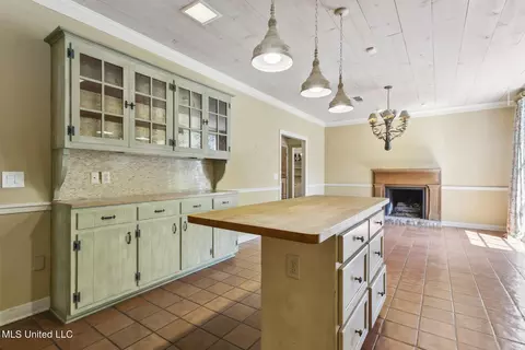 Kitchen - 2133 Brackenshire Cir, Jackson, MS 39211 photo 4 of 4