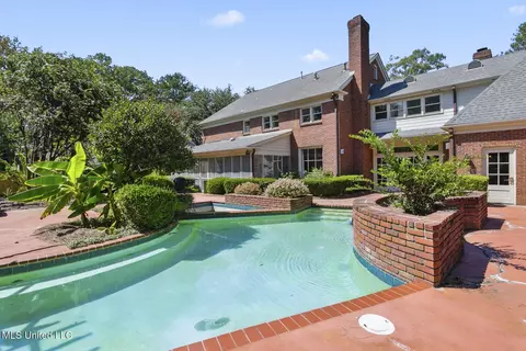 Exterior - 2133 Brackenshire Cir, Jackson, MS 39211 photo 6 of 7