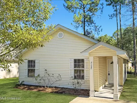 7132 Sunflower St, Bay Saint Louis, MS 39520