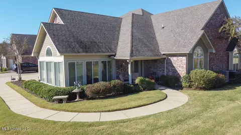 220 Sweetwater Dr, Pearl, MS 39208