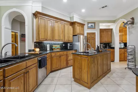 Kitchen - 283 Deer Haven Dr, Madison, MS 39110 photo 2 of 6