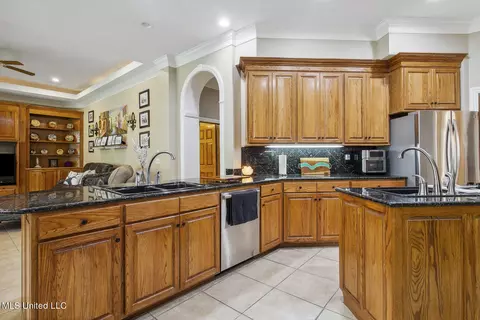 Kitchen - 283 Deer Haven Dr, Madison, MS 39110 photo 4 of 6