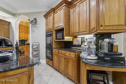 Kitchen - 283 Deer Haven Dr, Madison, MS 39110 photo 3 of 6