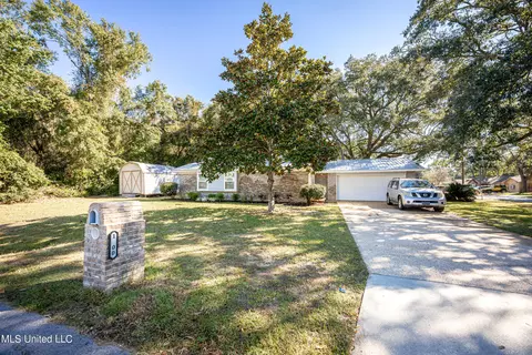1500 S 11th St, Ocean Springs, MS 39564