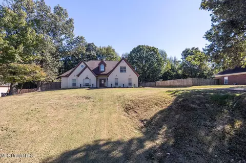 1146 Dogwood Hollow Dr, Nesbit, MS 38651