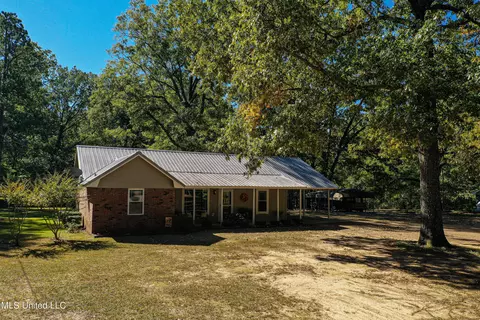 376 Northwood Forest Rd, West Point, MS 39773