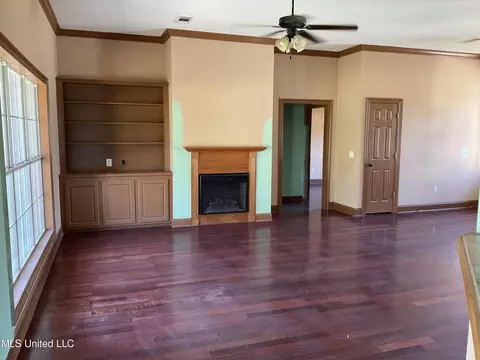 Living - 146 Hidden Valley Ln, Jackson, MS 39212 photo 2 of 4