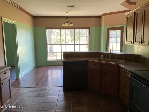 Kitchen - 146 Hidden Valley Ln, Jackson, MS 39212 photo 2 of 2