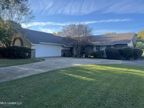 702 Alta Vista Dr, Greenwood, MS 38930