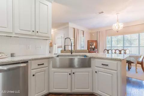Kitchen - 409 Meadows Ct, Madison, MS 39110 photo 6 of 8