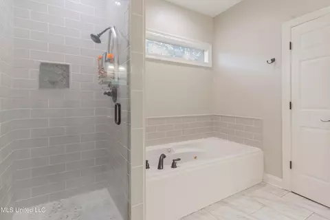 Bath - 409 Meadows Ct, Madison, MS 39110 photo 3 of 6