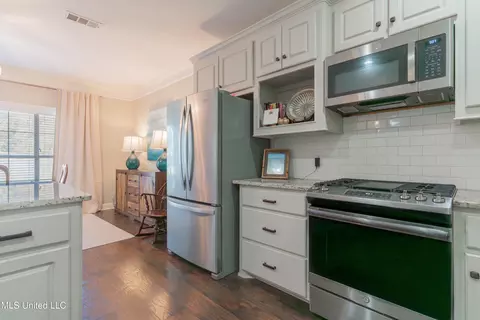 Kitchen - 409 Meadows Ct, Madison, MS 39110 photo 7 of 8