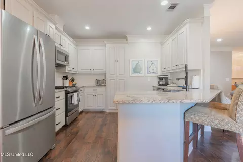 Kitchen - 409 Meadows Ct, Madison, MS 39110 photo 2 of 8