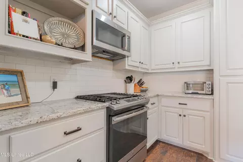 Kitchen - 409 Meadows Ct, Madison, MS 39110 photo 4 of 8
