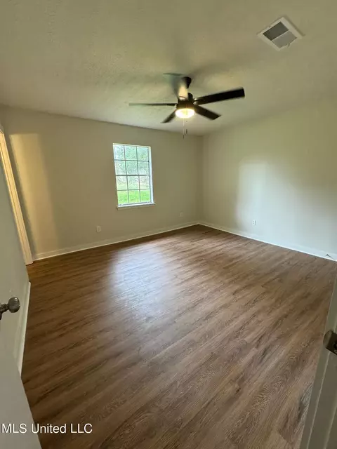 Bedroom - 654 Briarcliff Cir, Jackson, MS 39212 photo 2 of 3
