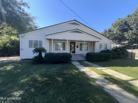 2207 8th St, Pascagoula, MS 39567