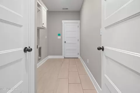 Entry Way - 2127 Watson Vw E, Nesbit, MS 38651 photo 3 of 4