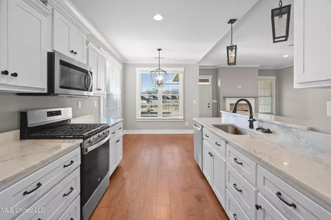 Kitchen - 2127 Watson Vw E, Nesbit, MS 38651 photo 2 of 2