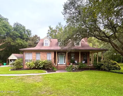 8814 Daisy Vestry Rd, Biloxi, MS 39532