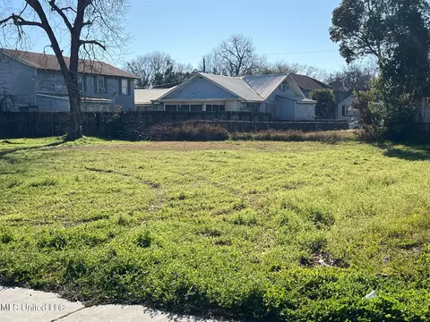 317 Lameuse St, Biloxi, MS 39530