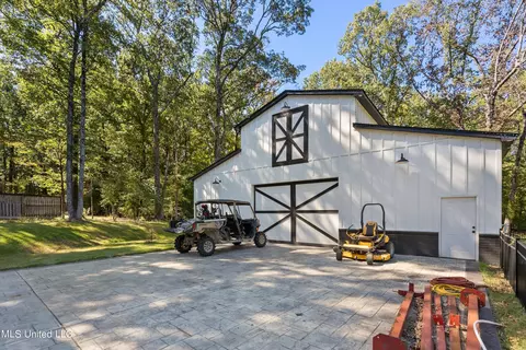 Exterior - 135 N Boone Dr, Hernando, MS 38632 photo 14 of 14