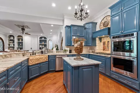 Kitchen - 135 N Boone Dr, Hernando, MS 38632 photo 3 of 6
