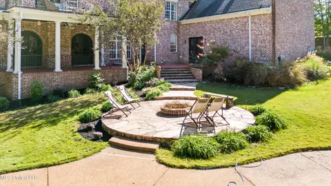 Exterior - 135 N Boone Dr, Hernando, MS 38632 photo 5 of 14