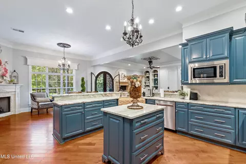 Kitchen - 135 N Boone Dr, Hernando, MS 38632 photo 4 of 6