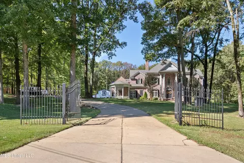 Exterior - 135 N Boone Dr, Hernando, MS 38632 photo 13 of 14