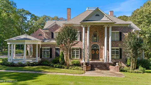 Exterior - 135 N Boone Dr, Hernando, MS 38632 photo 2 of 14