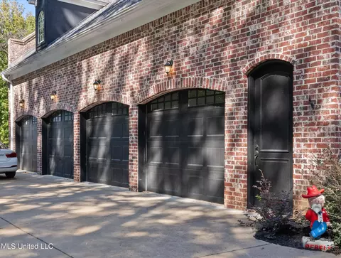 Exterior - 135 N Boone Dr, Hernando, MS 38632 photo 8 of 14
