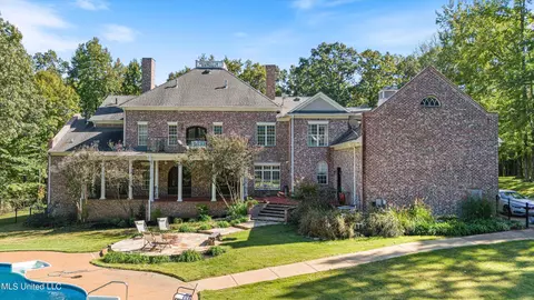 Exterior - 135 N Boone Dr, Hernando, MS 38632 photo 4 of 14