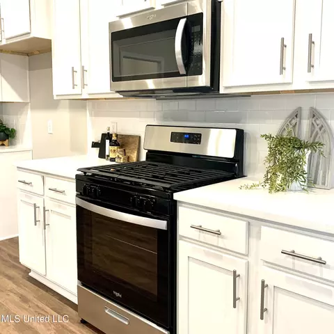 Kitchen - 447 Piney Dr, Pearl, MS 39208 photo 1 of 1